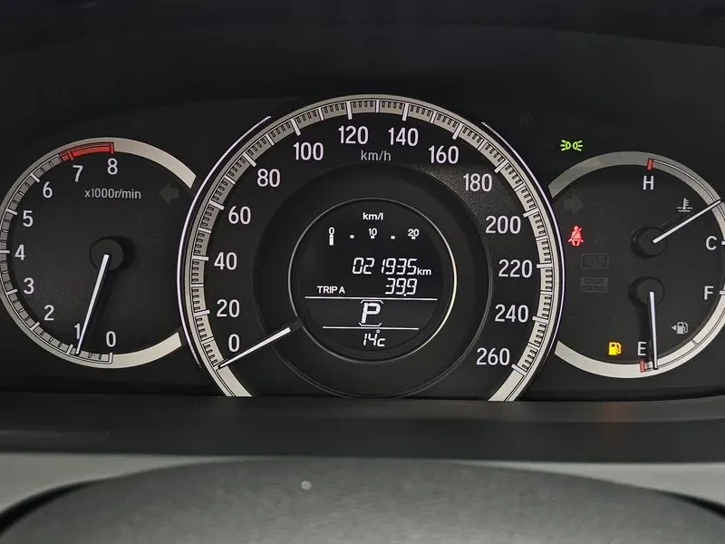 Honda Accord 2.4 22k km!, снимка 8 - Автомобили и джипове - 55888931