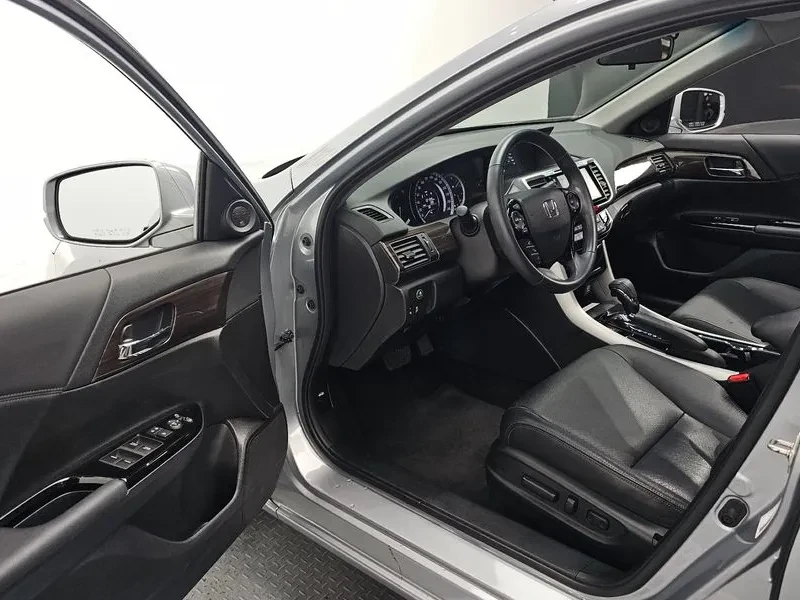 Honda Accord 2.4 22k km!, снимка 11 - Автомобили и джипове - 55888931