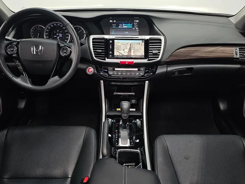 Honda Accord 2.4 22k km!, снимка 7 - Автомобили и джипове - 55888931