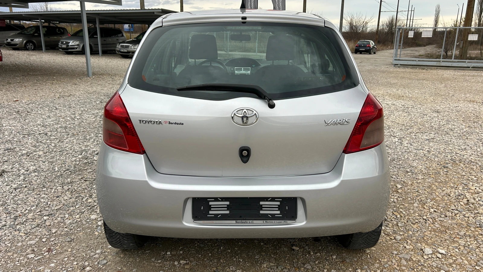 Toyota Yaris 1.0-69к.с.-ВНОС ИТАЛИЯ - изображение 6