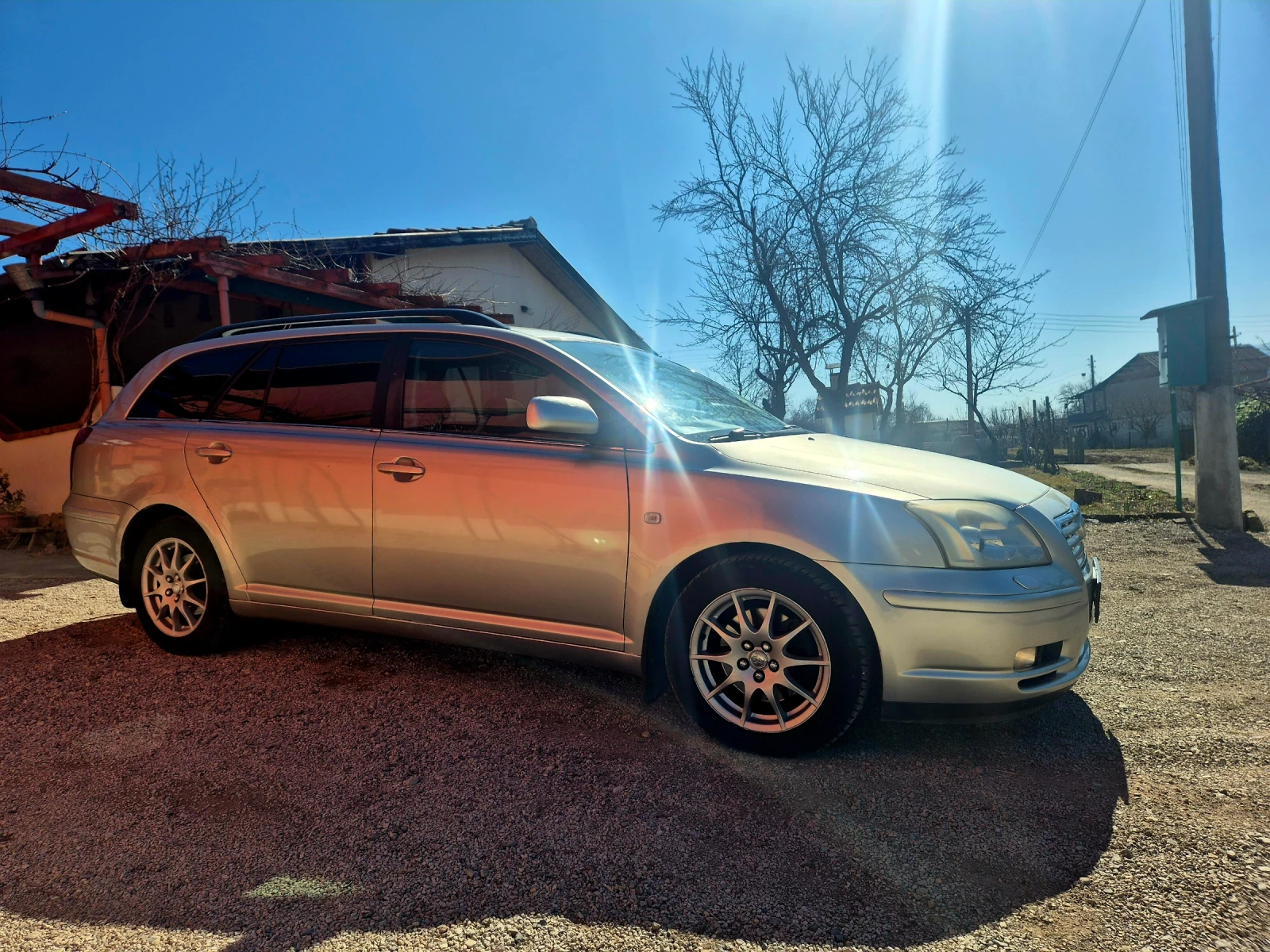 Toyota Avensis 2.0 Бензин Автоматик - изображение 2