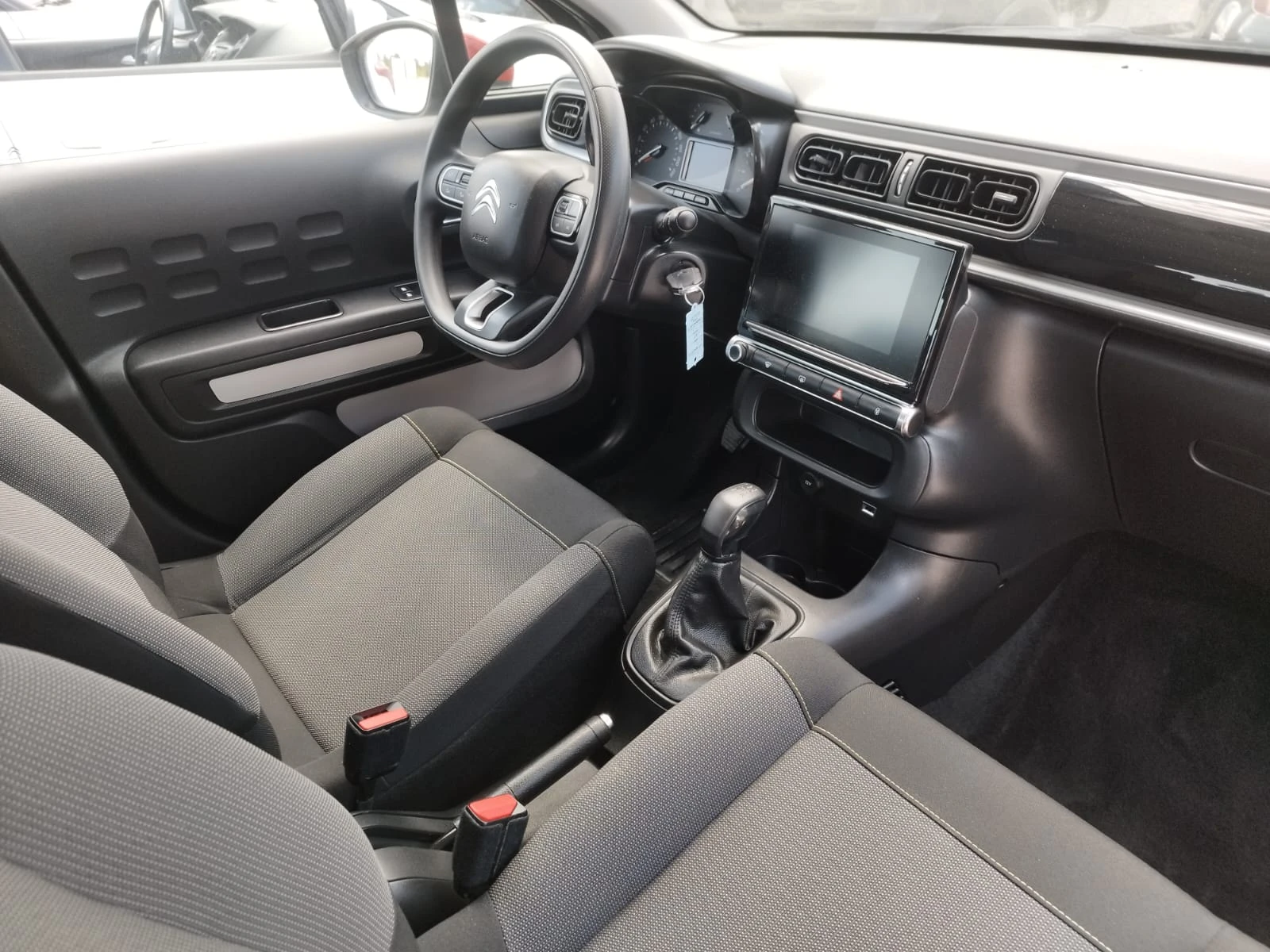 Citroen C3 1.2i VTI ESSENCE 47 000км - изображение 9