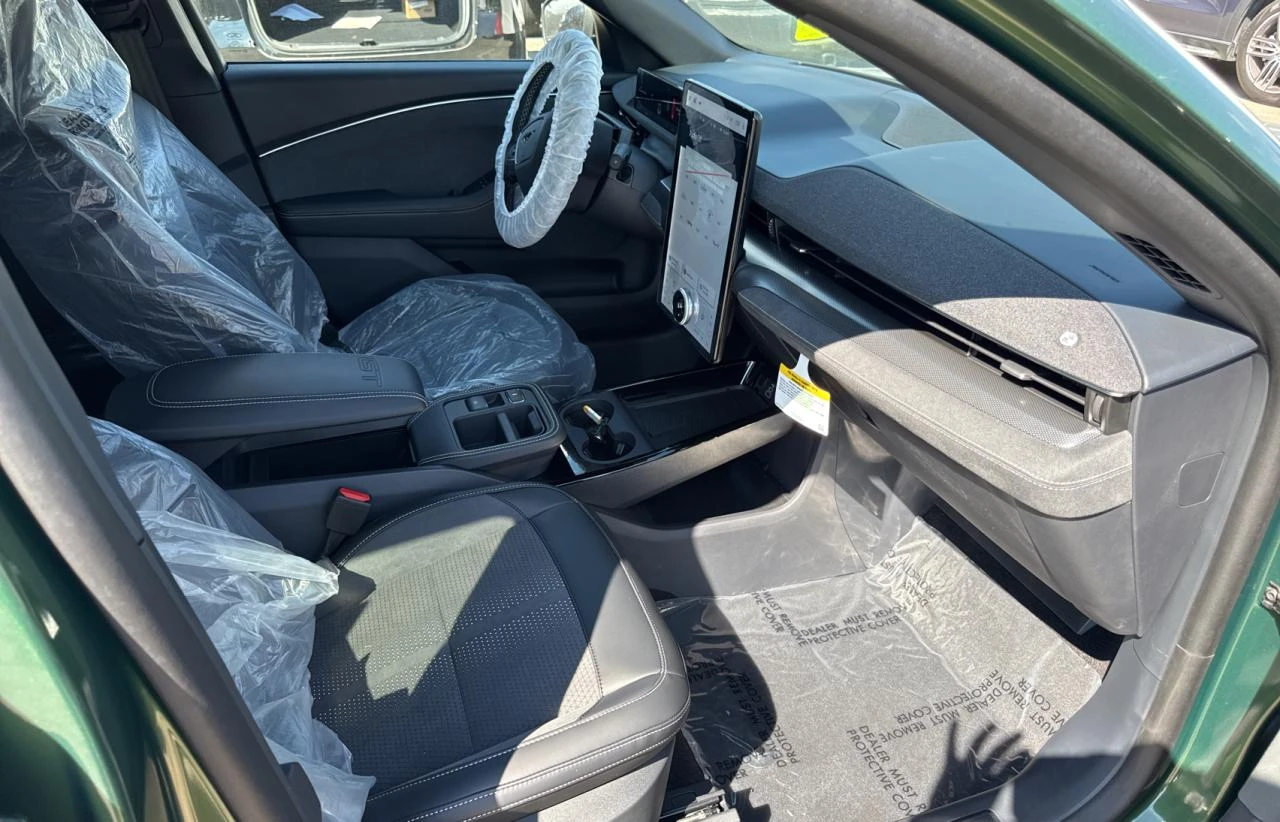 Ford Mustang Mach-E GT AWD ЧИСТО НОВ! ГРАДУШКОВ! - изображение 8