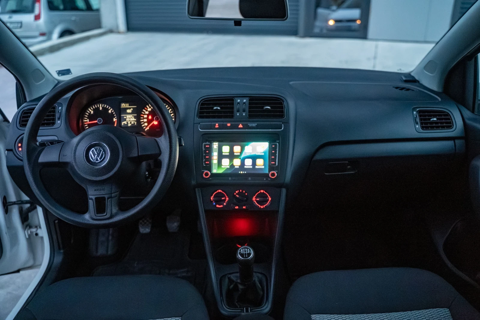VW Polo 1.6tdi 90hp carplay | Mobile.bg   5