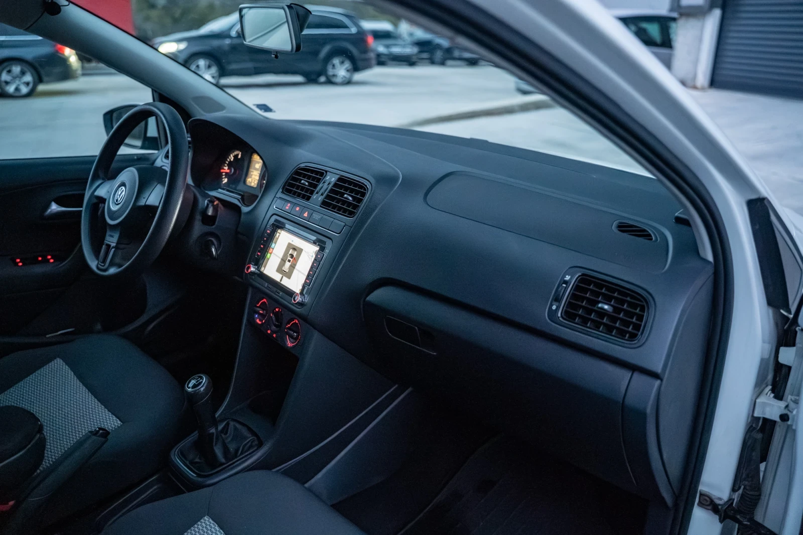 VW Polo 1.6tdi 90hp carplay | Mobile.bg   8