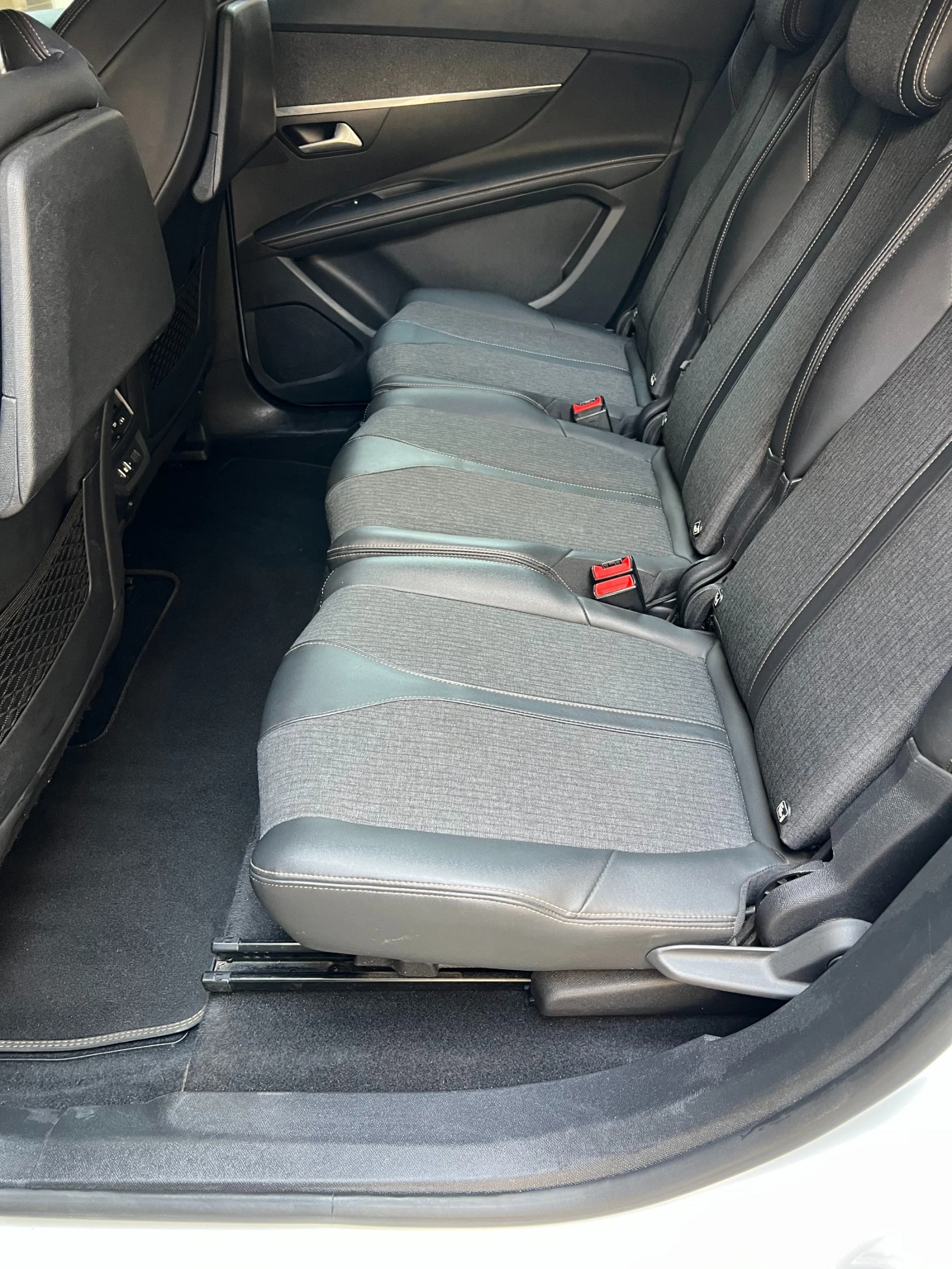 Peugeot 5008 GT LINE 1.5 BlueHDI 130 ЕАТ8 E6.2, снимка 12 - Автомобили и джипове - 53873816