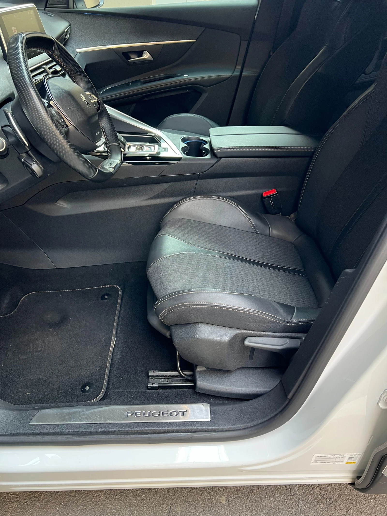 Peugeot 5008 GT LINE 1.5 BlueHDI 130 ЕАТ8 E6.2, снимка 11 - Автомобили и джипове - 53873816