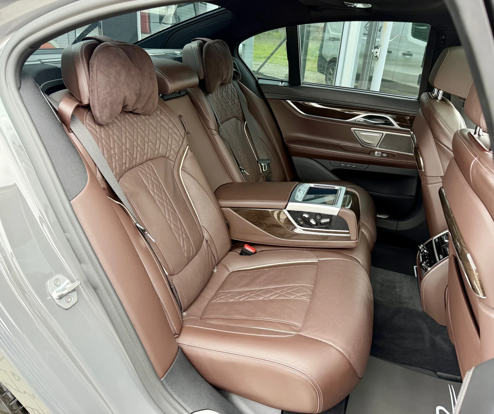 BMW 750 D#X-DRIVE#M-SPORT#INDIVIDUAL#LASER#FULL FULL, снимка 10 - Автомобили и джипове - 54073397