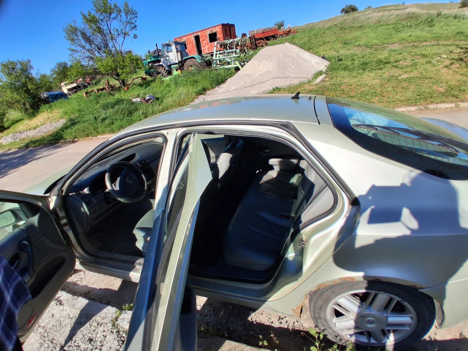 Renault Laguna, снимка 2 - Автомобили и джипове - 54321107