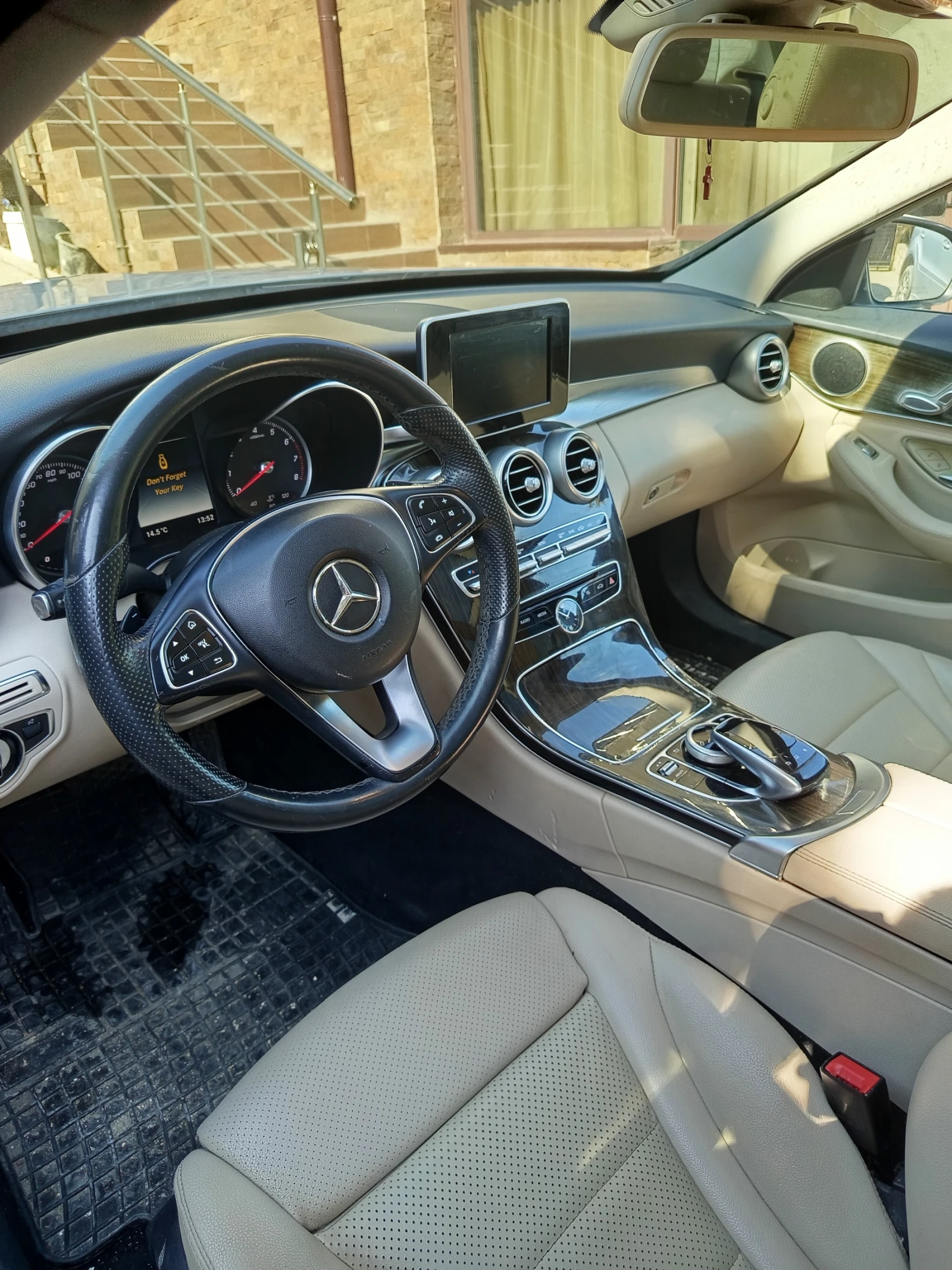 Mercedes-Benz C 300 4MATIC, снимка 4 - Автомобили и джипове - 54376319