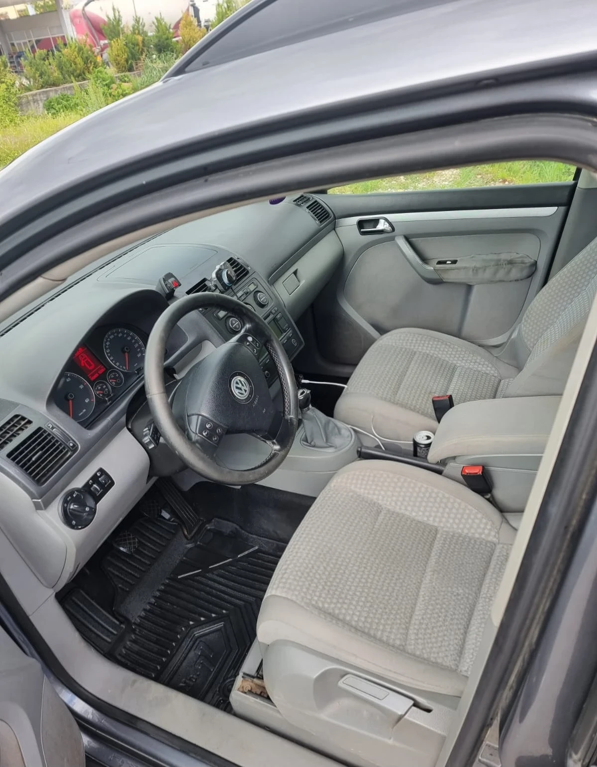 VW Touran 1.9 TDI BLS 6ск, снимка 7 - Автомобили и джипове - 54399155