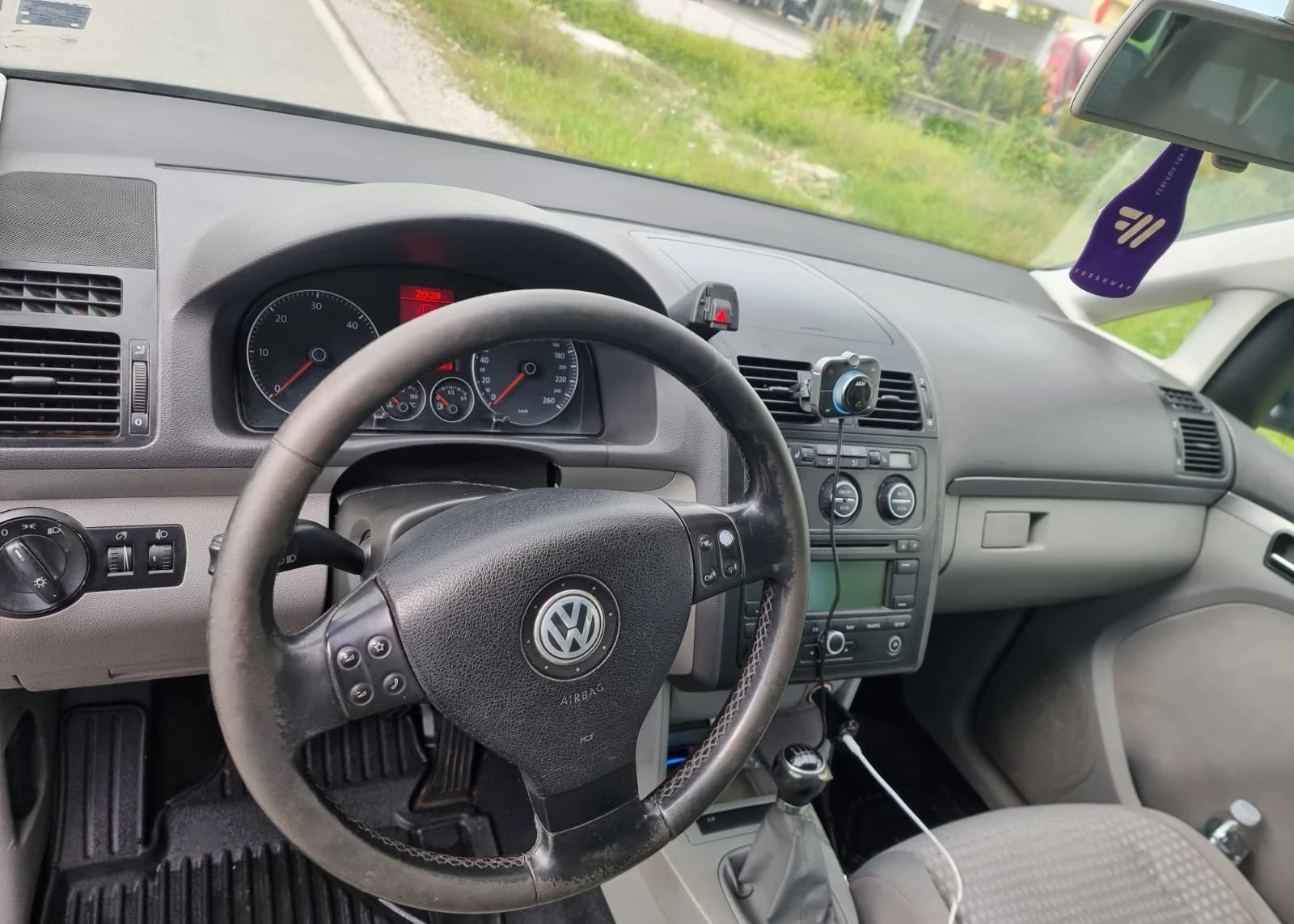 VW Touran 1.9 TDI BLS 6ск, снимка 9 - Автомобили и джипове - 54399155