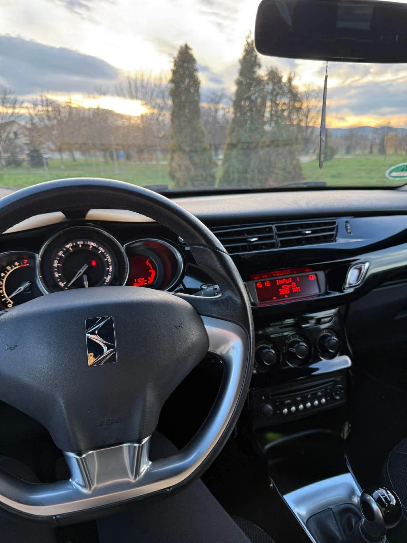 Citroen DS3, снимка 6 - Автомобили и джипове - 54429221