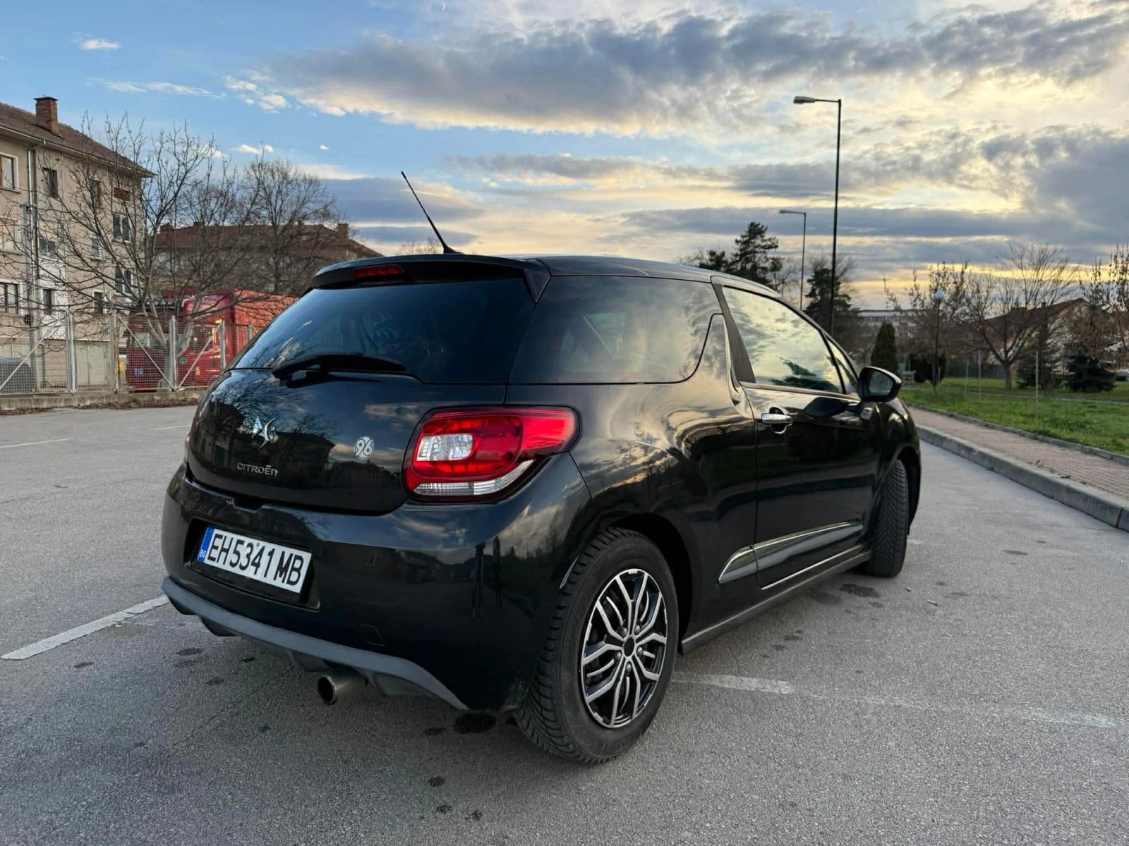 Citroen DS3, снимка 4 - Автомобили и джипове - 54429221