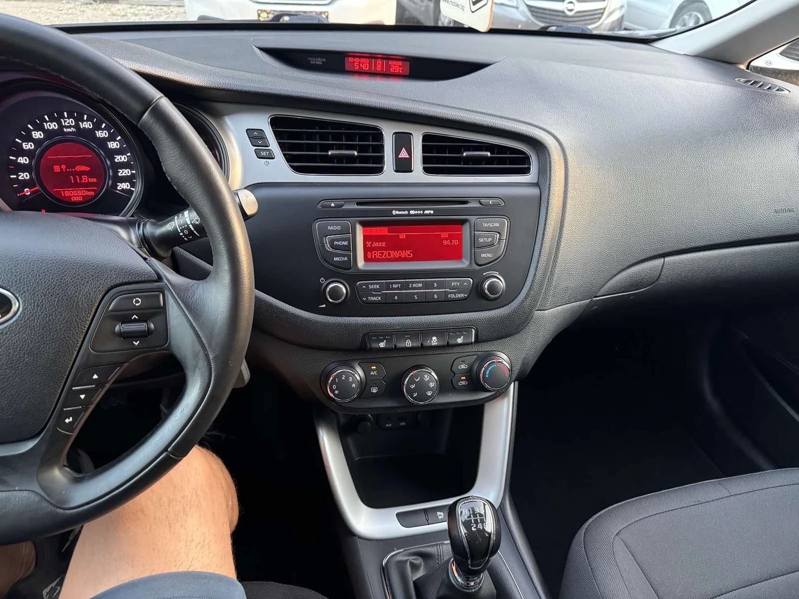 Kia Ceed 1.6BENZIN* KLIMA* TOP* 6SPEED* EVRO5, снимка 9 - Автомобили и джипове - 55931327