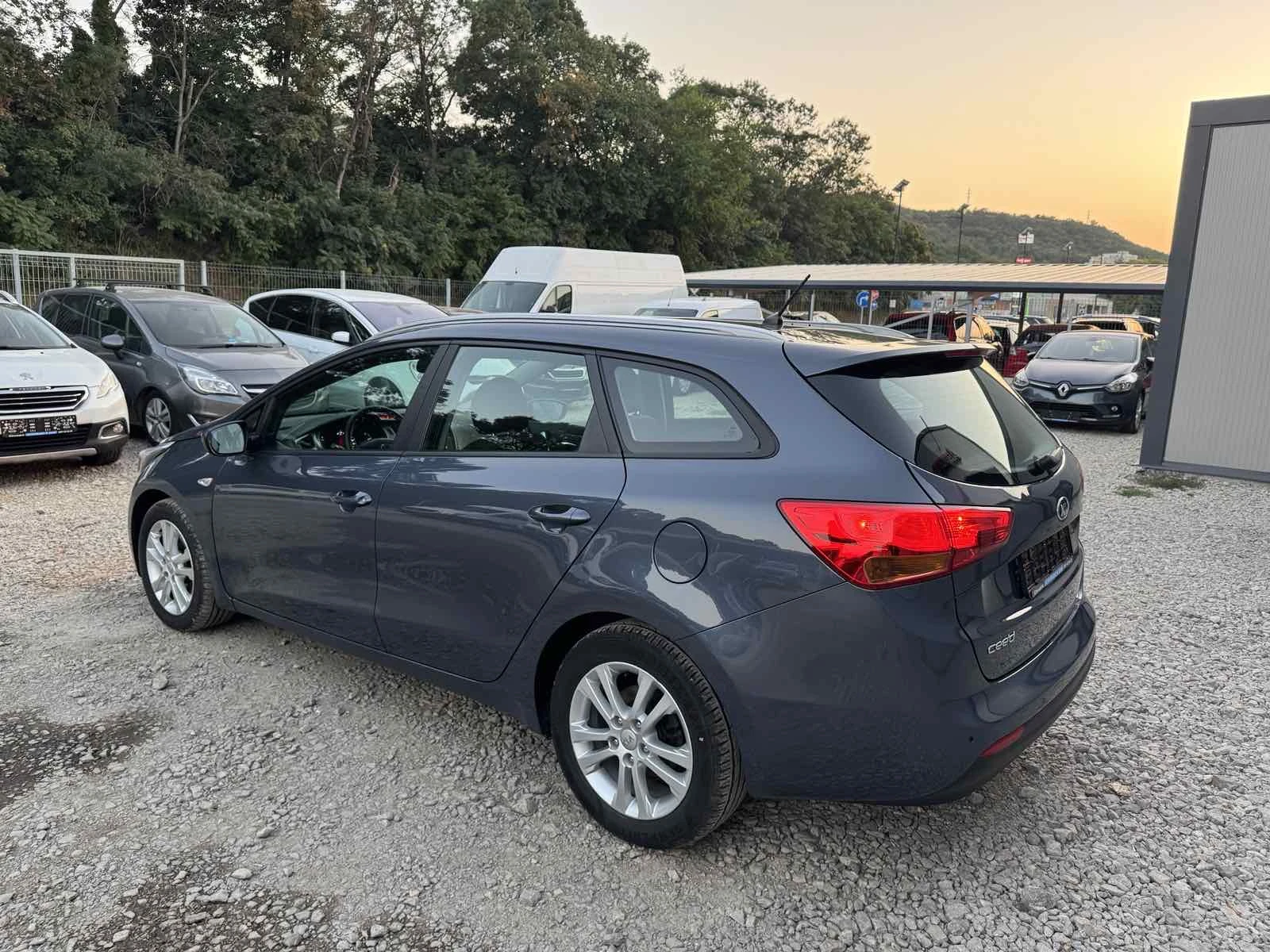 Kia Ceed 1.6BENZIN* KLIMA* TOP* 6SPEED* EVRO5, снимка 4 - Автомобили и джипове - 55931327