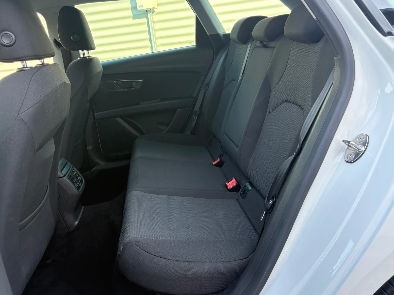 Seat Leon 1.6TDI-117000км., снимка 8 - Автомобили и джипове - 56010868