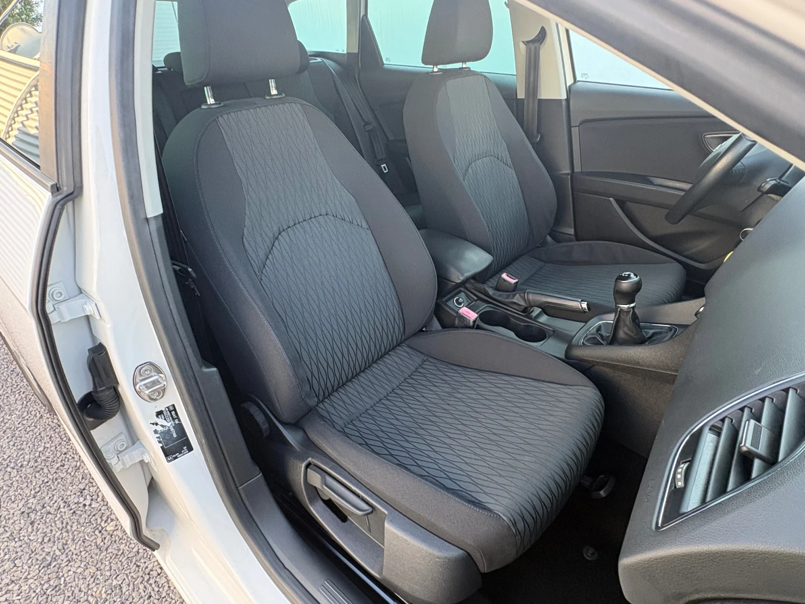 Seat Leon 1.6TDI-117000км., снимка 11 - Автомобили и джипове - 56010868