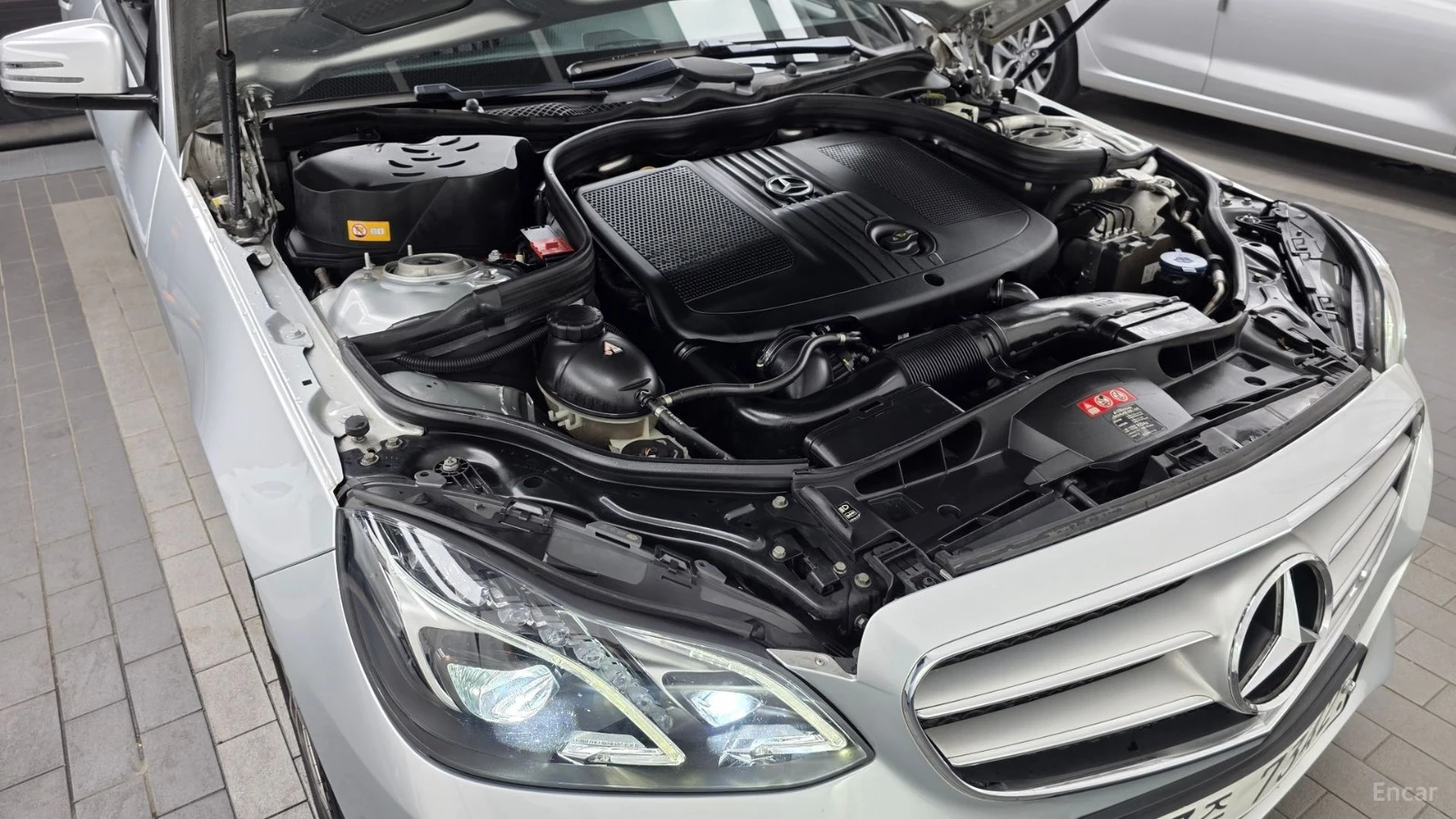 Mercedes-Benz E 220 Avantgarde, снимка 6 - Автомобили и джипове - 56112053