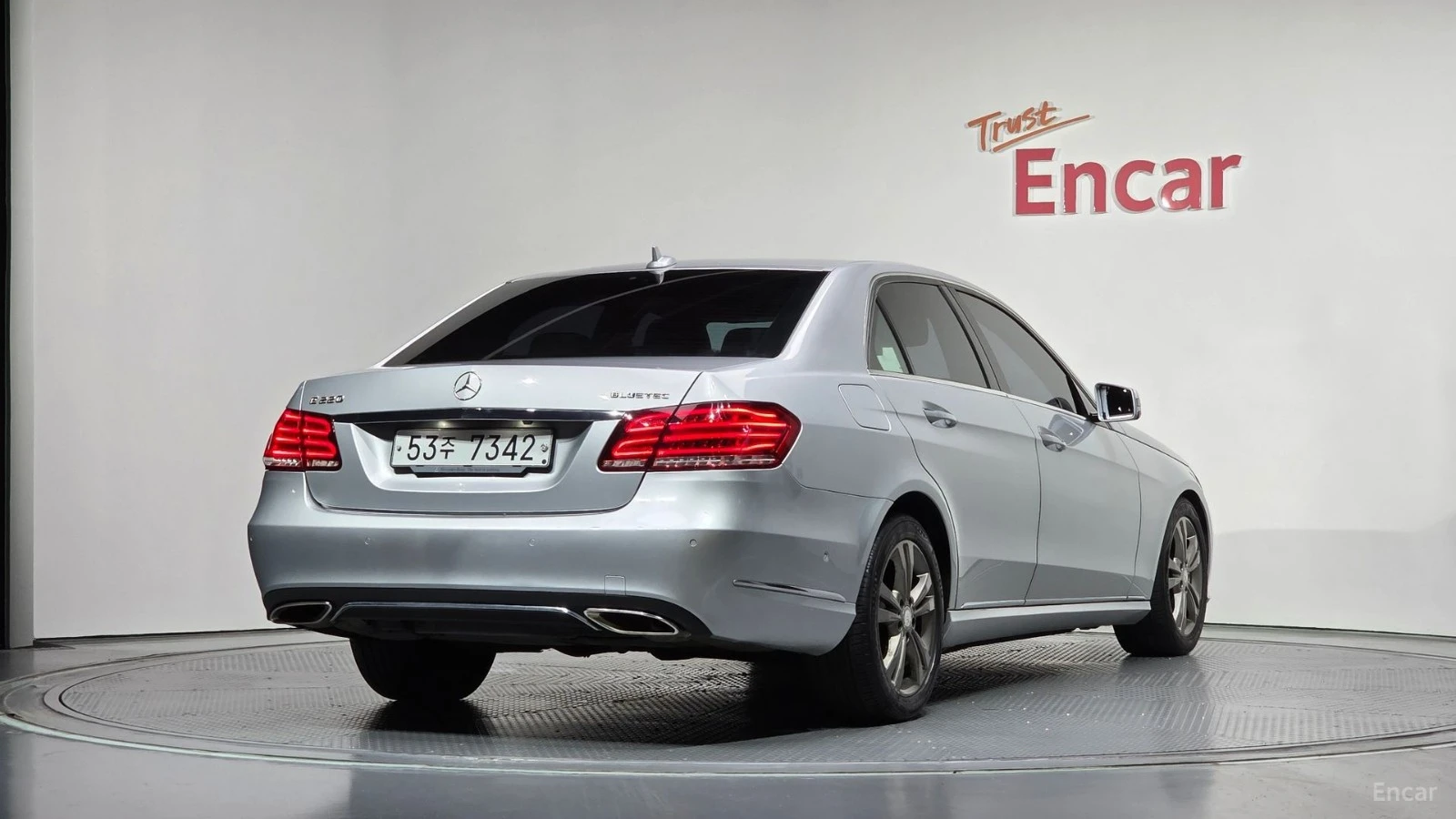 Mercedes-Benz E 220 Avantgarde, снимка 2 - Автомобили и джипове - 56112053