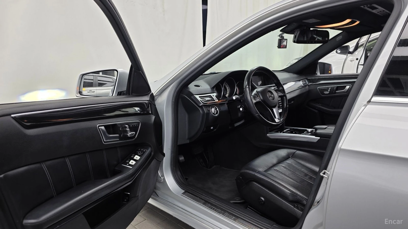 Mercedes-Benz E 220 Avantgarde, снимка 10 - Автомобили и джипове - 56112053