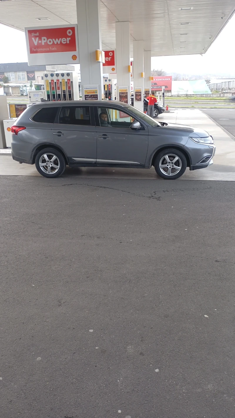 Mitsubishi Outlander, снимка 2 - Автомобили и джипове - 52978859