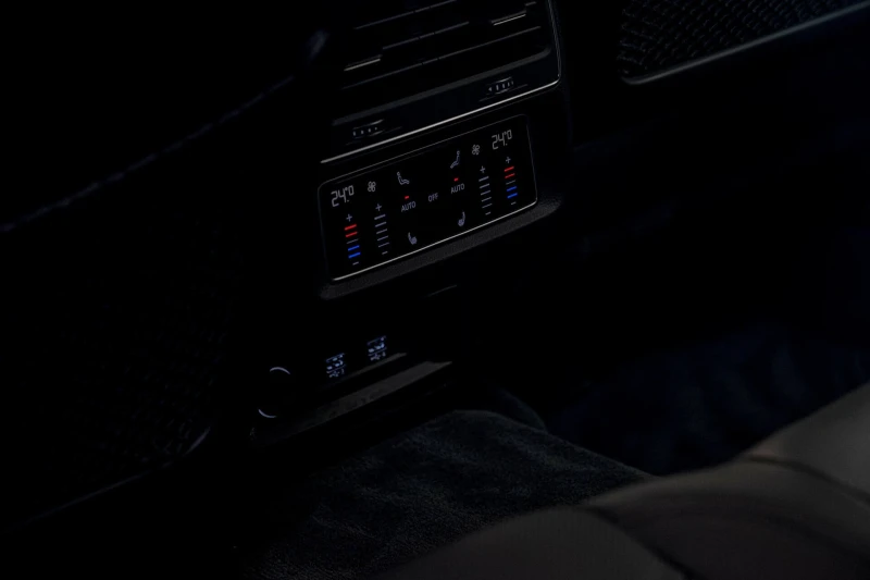 Audi Q8 50TDI/Bang&Olufsen/Обдухване/Дистроник/Камера/, снимка 9 - Автомобили и джипове - 53102824