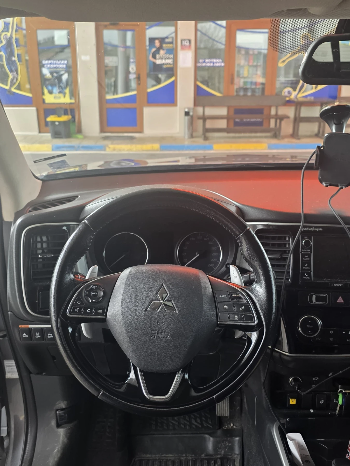 Mitsubishi Outlander, снимка 16 - Автомобили и джипове - 54114784