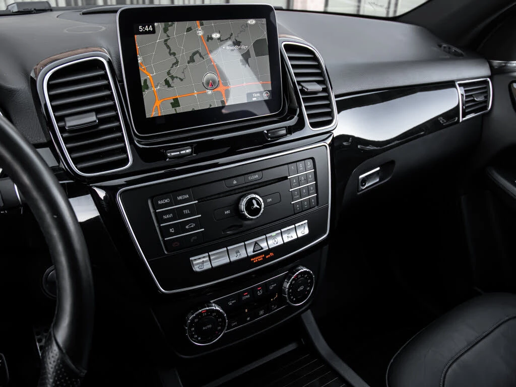 Mercedes-Benz GLE 43 AMG 4MATIC* HARMAN/KARDON* 360 КАМЕРИ* ПАНОРАМА* КЕЙЛЕ, снимка 10 - Автомобили и джипове - 55116192