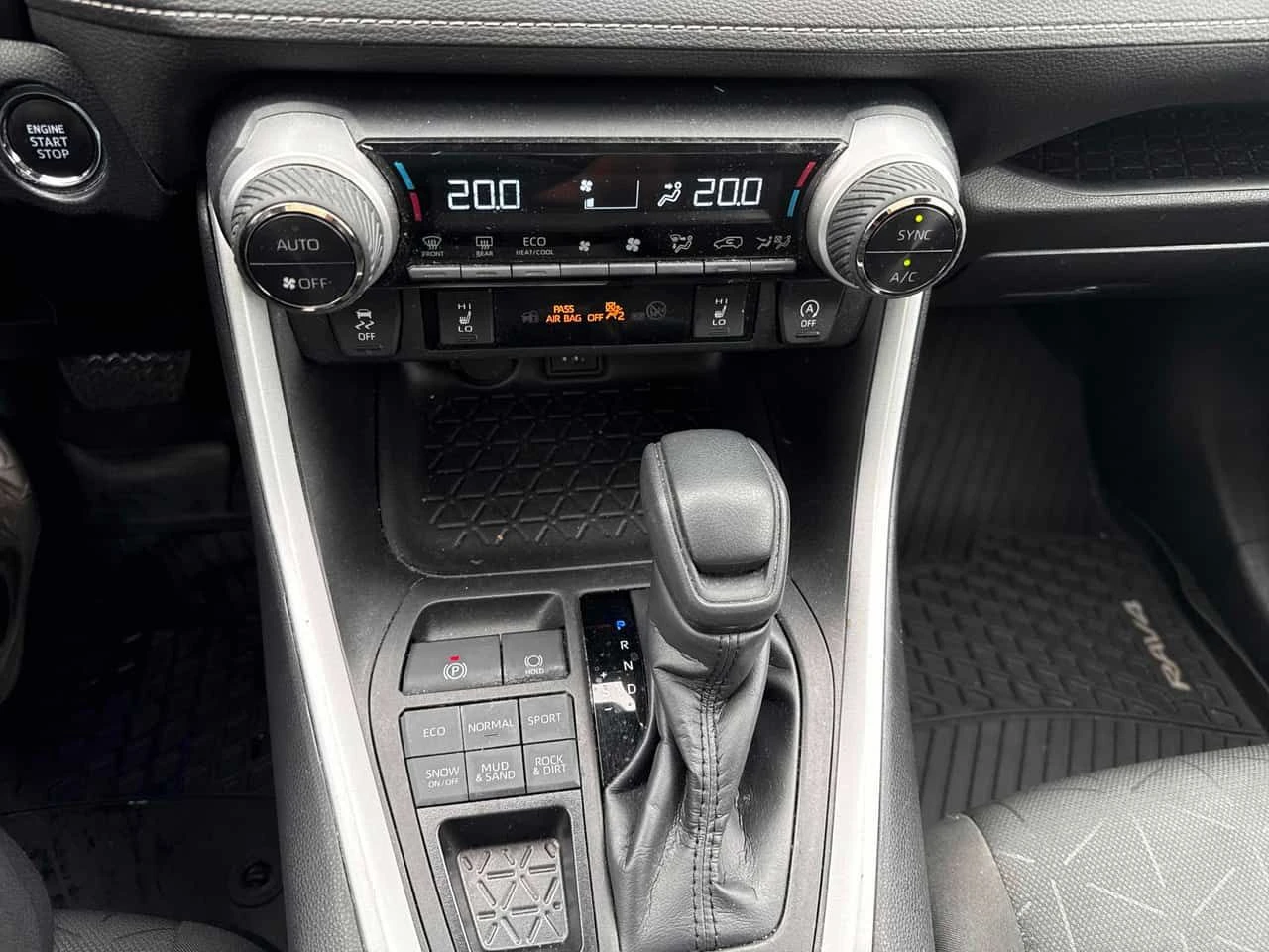 Toyota Rav4  XLE / CARFAX / АВТОКРЕДИТ / , снимка 16 - Автомобили и джипове - 55548040