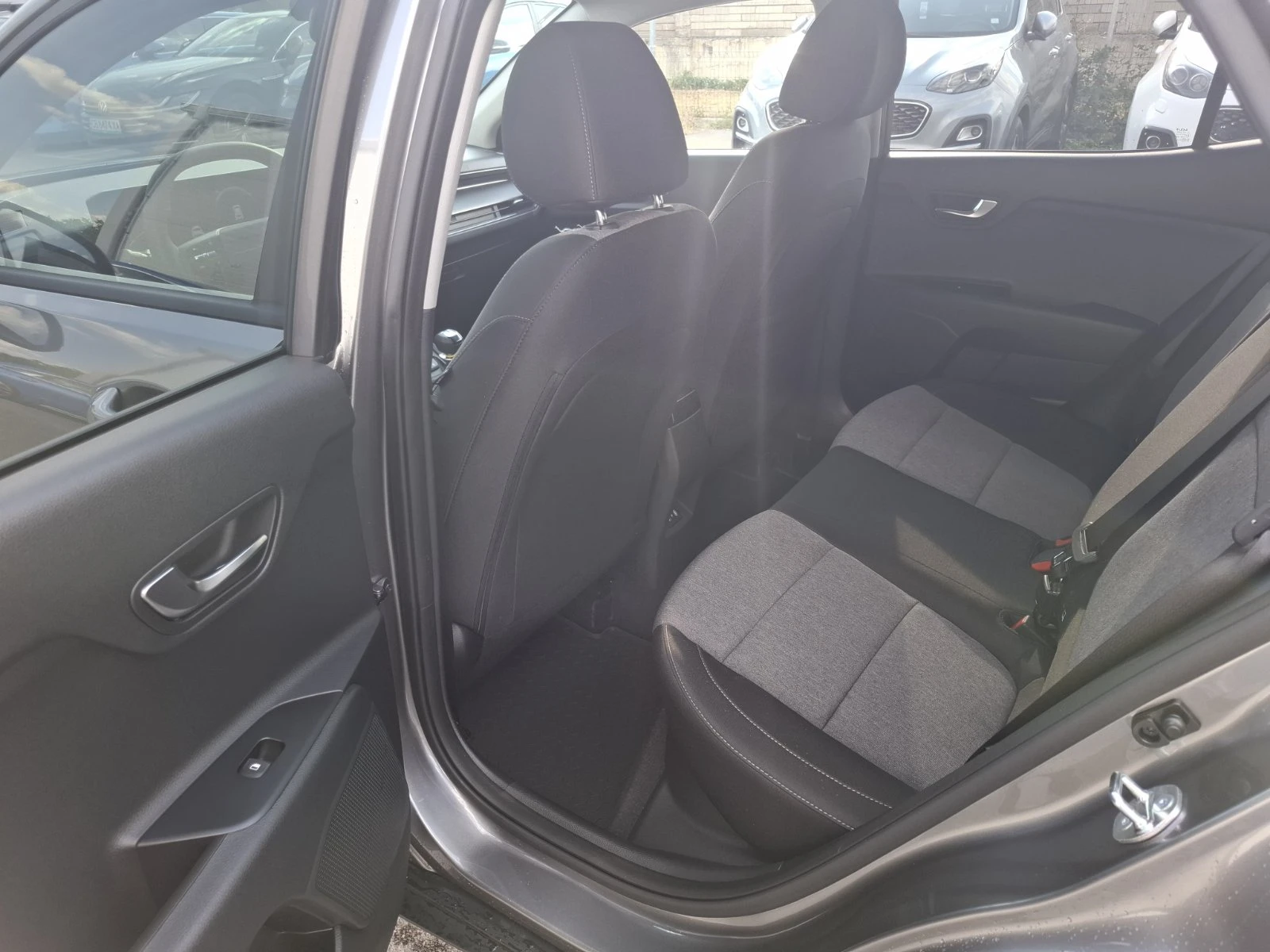 Kia Stonic 1.0 Турбо Гаранция, снимка 7 - Автомобили и джипове - 55888824