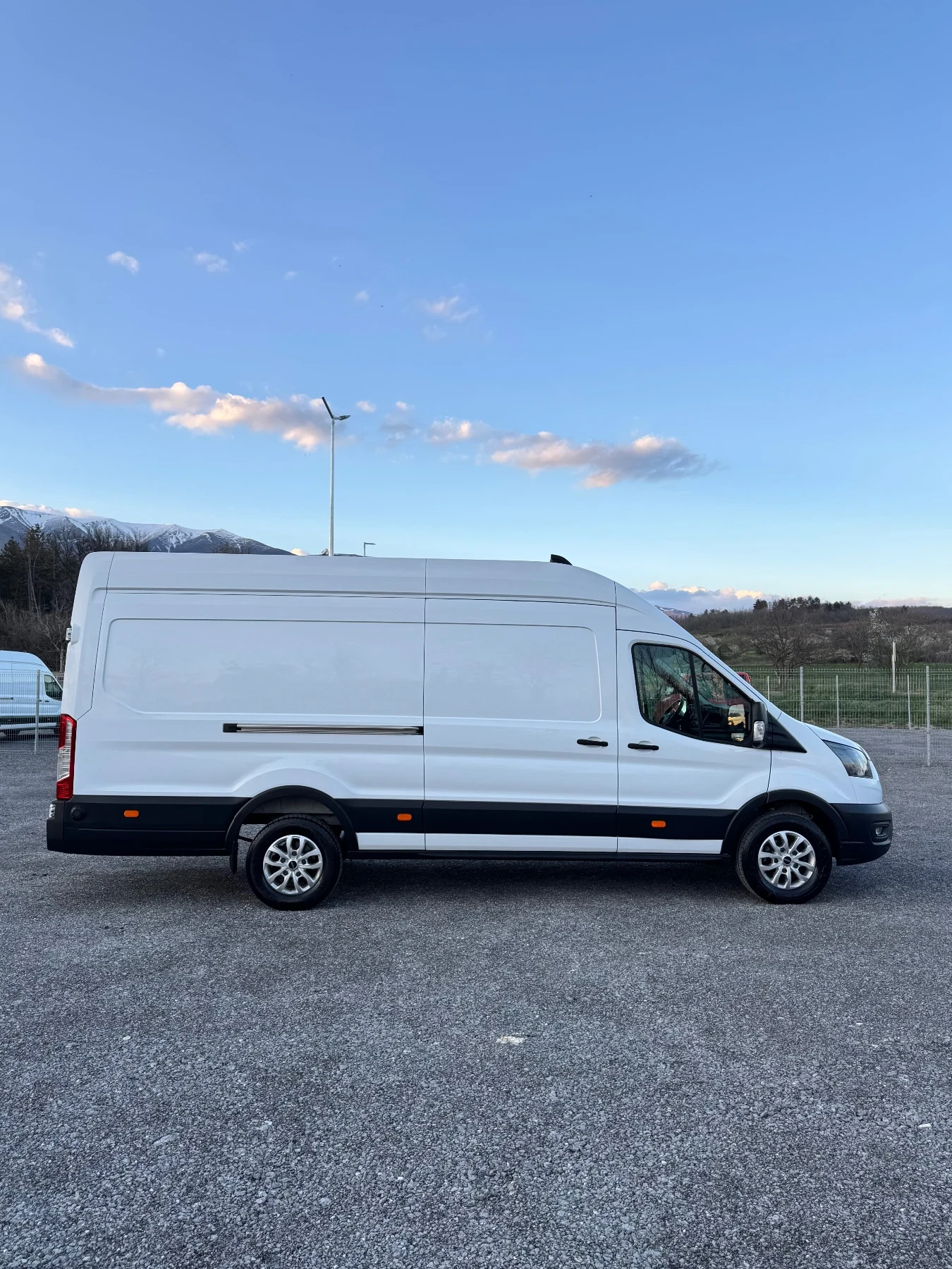 Ford Transit 2.2 TDCI MAXI, EURO 6 , Клима, НЕРАЗЛИЧИМ ОТ НОВ !, снимка 4 - Бусове и автобуси - 54116026