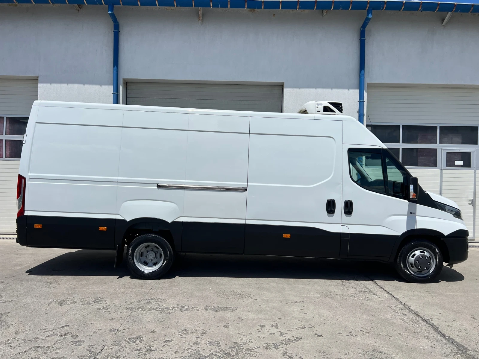 Iveco Daily 35c17 Хладилен 3.0L-170к.с Климатроник N1, снимка 8 - Бусове и автобуси - 54970823
