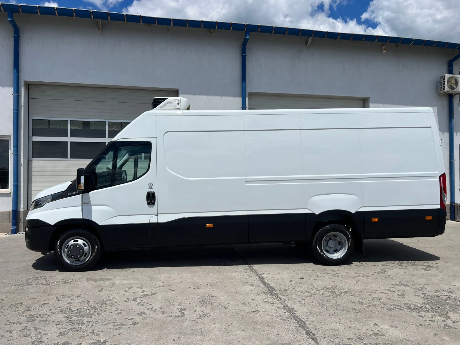 Iveco Daily 35c17 Хладилен 3.0L-170к.с Климатроник N1, снимка 4 - Бусове и автобуси - 54970823