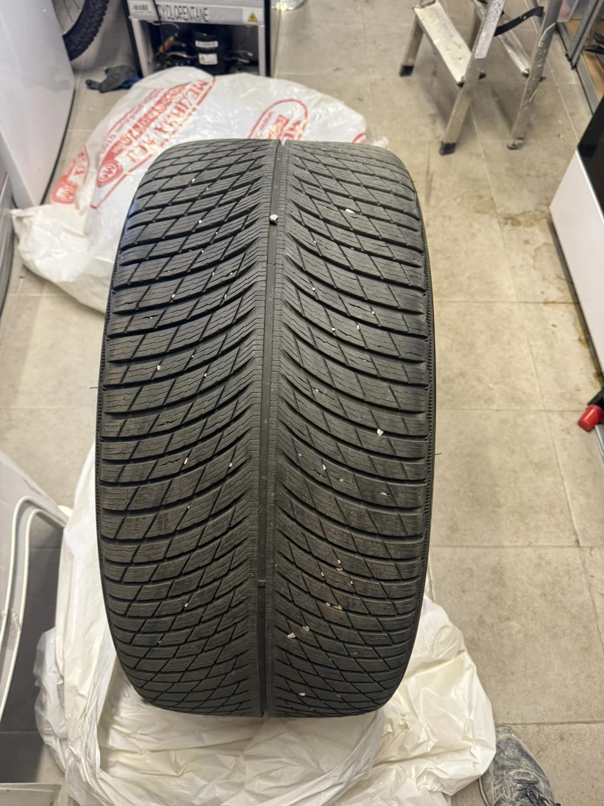 Гуми Зимни 325/40R22, снимка 5 - Гуми и джанти - 56294025