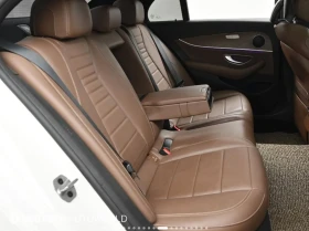 Mercedes-Benz E 220 4MATIC, снимка 11