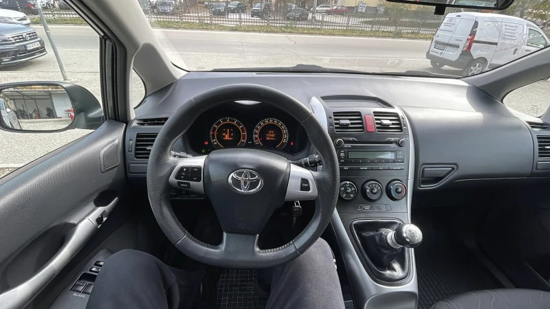 Toyota Auris, снимка 10 - Автомобили и джипове - 47829449