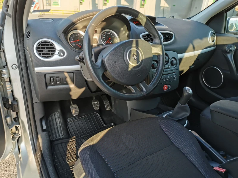 Renault Clio Бензин, снимка 14 - Автомобили и джипове - 52151364
