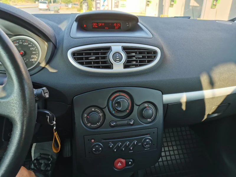 Renault Clio Бензин, снимка 6 - Автомобили и джипове - 52151364