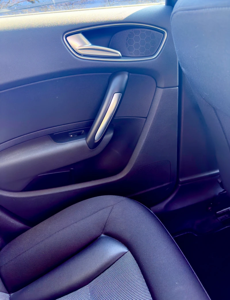 Audi A1, снимка 5 - Автомобили и джипове - 52706864