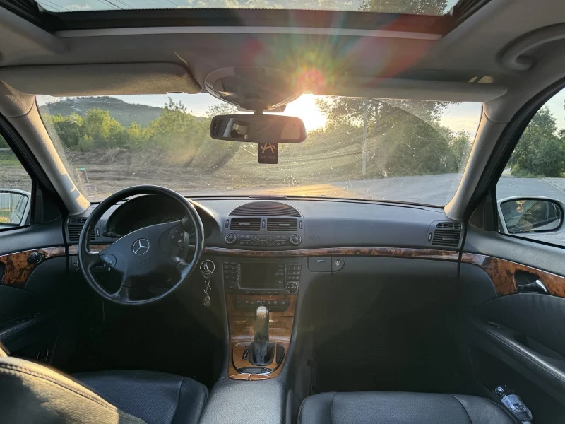 Mercedes-Benz E 240, снимка 5 - Автомобили и джипове - 52795630