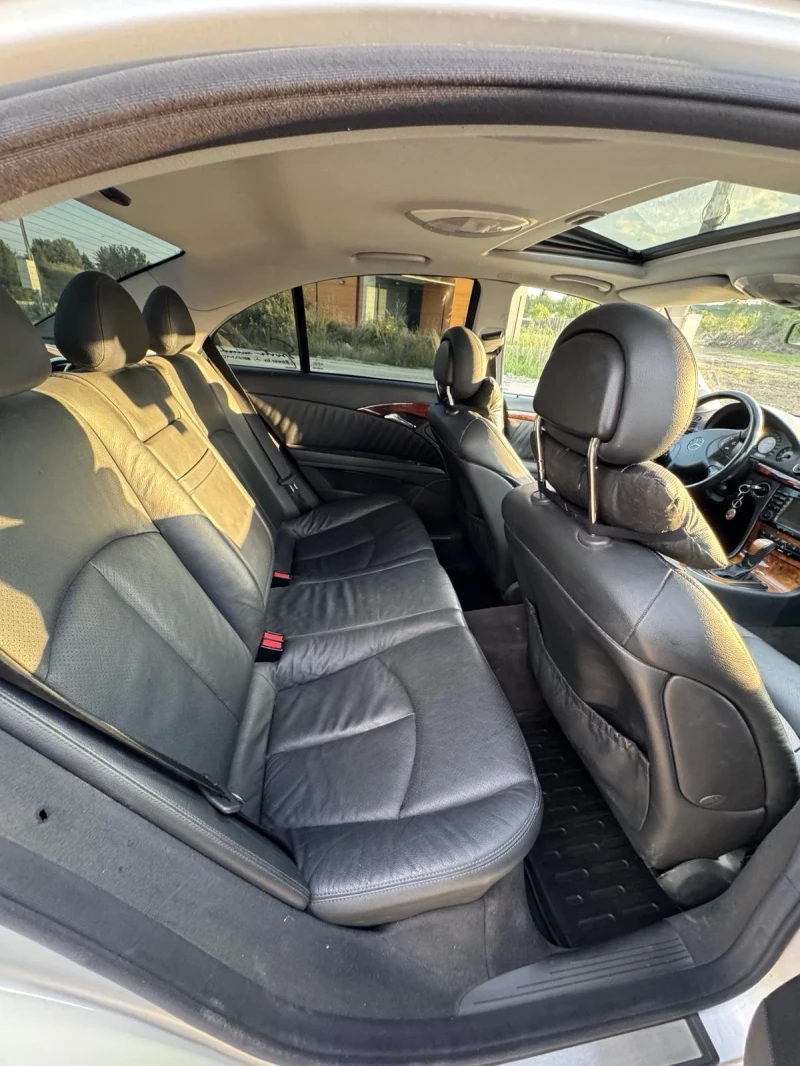 Mercedes-Benz E 240, снимка 4 - Автомобили и джипове - 52795630