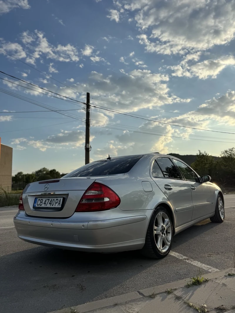 Mercedes-Benz E 240, снимка 9 - Автомобили и джипове - 52795630