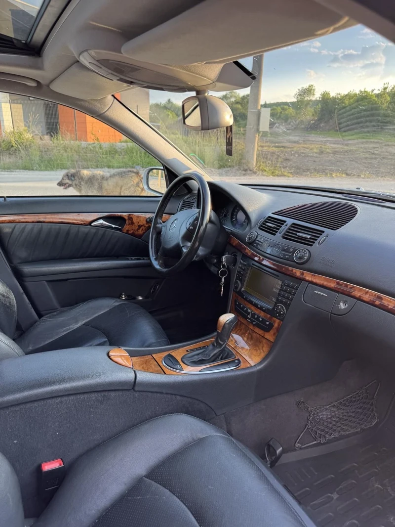 Mercedes-Benz E 240, снимка 6 - Автомобили и джипове - 52795630
