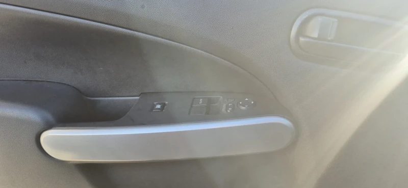 Mazda 2 бензин, снимка 7 - Автомобили и джипове - 53472665