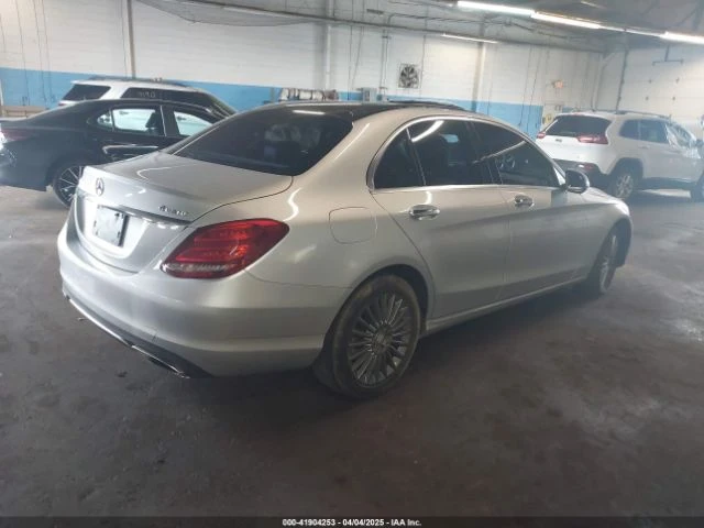 Mercedes-Benz C 300  - изображение 6