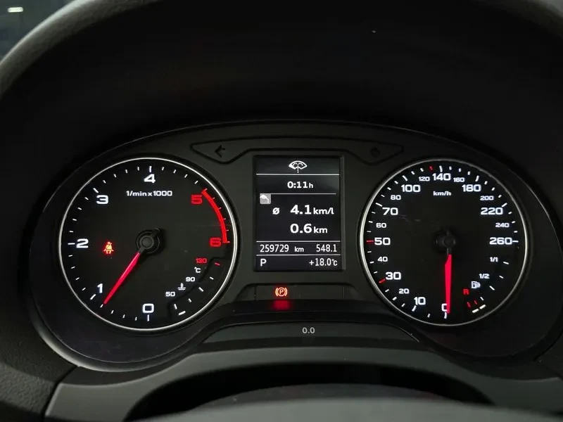 Audi A3 1.6 TDI, снимка 8 - Автомобили и джипове - 54125548