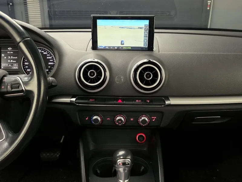 Audi A3 1.6 TDI, снимка 16 - Автомобили и джипове - 54125548