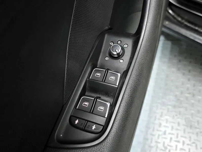 Audi A3 1.6 TDI, снимка 14 - Автомобили и джипове - 54125548