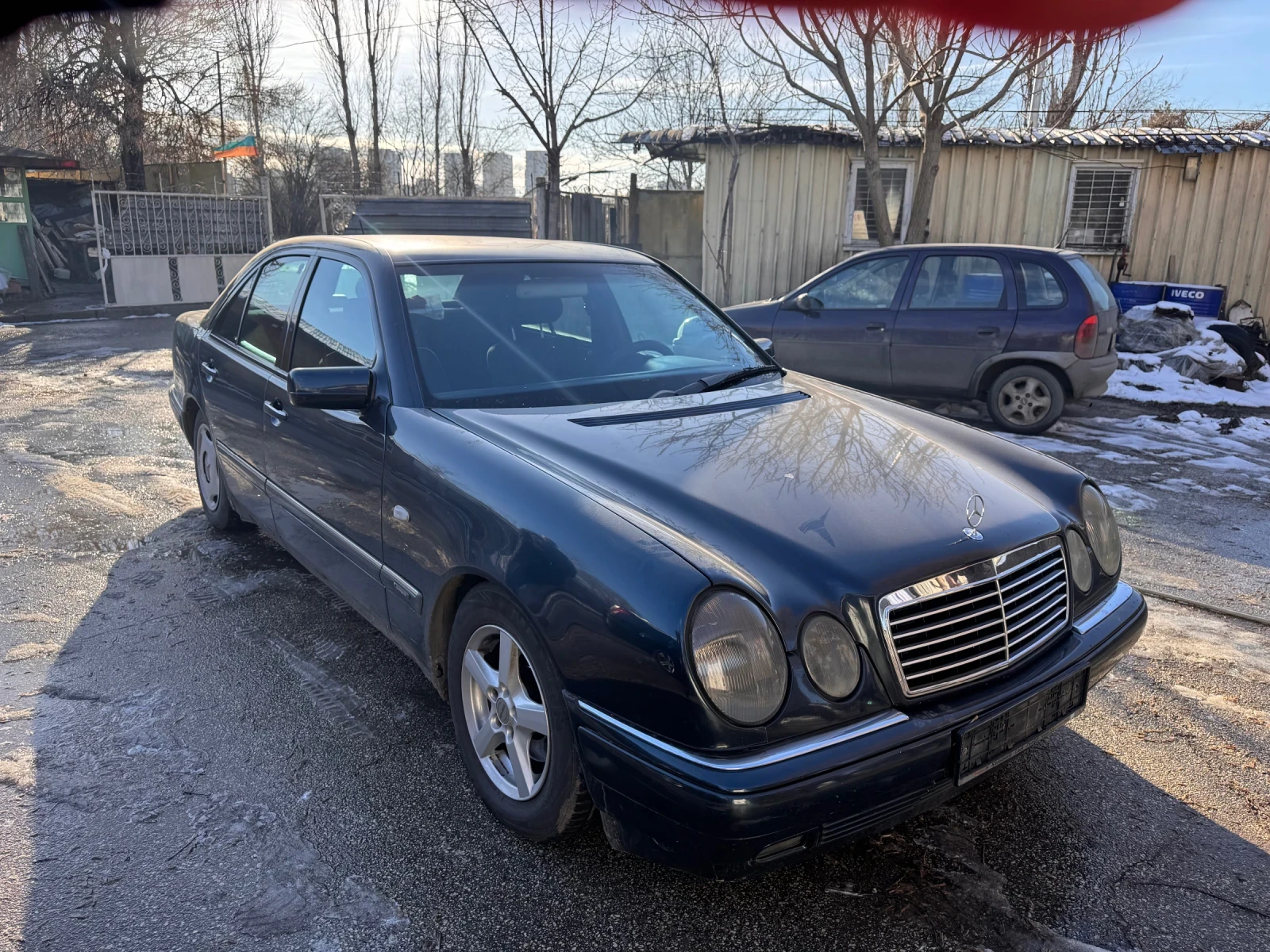 Mercedes-Benz E 290 На части, снимка 1